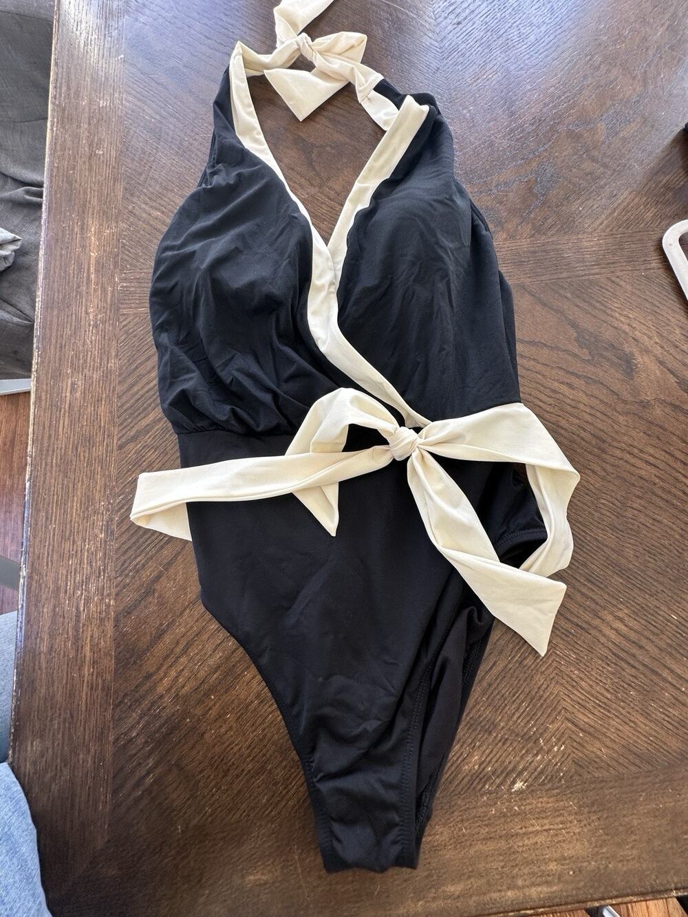 ocean avenue Swimsuit One Womens Sz 12 Black White Pattern Slimming Cream Belt
